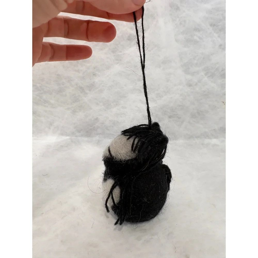Kata Handverk Icelandic Wool Horse Ornament Black White Spotted Handmade Felted